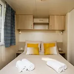 Mobile Homes Dvor بيت للعطل *