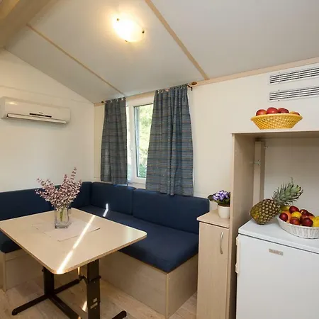 Dom wakacyjny Mobile Homes Dvor *
