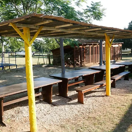 Ferienhaus Mobile Homes Dvor Manjadvorci