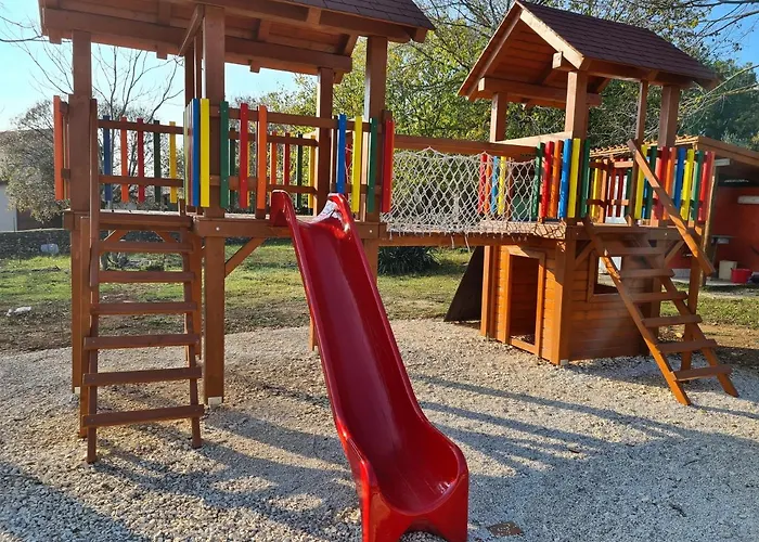 Nyaraló Mobile Homes Dvor Manjadvorci